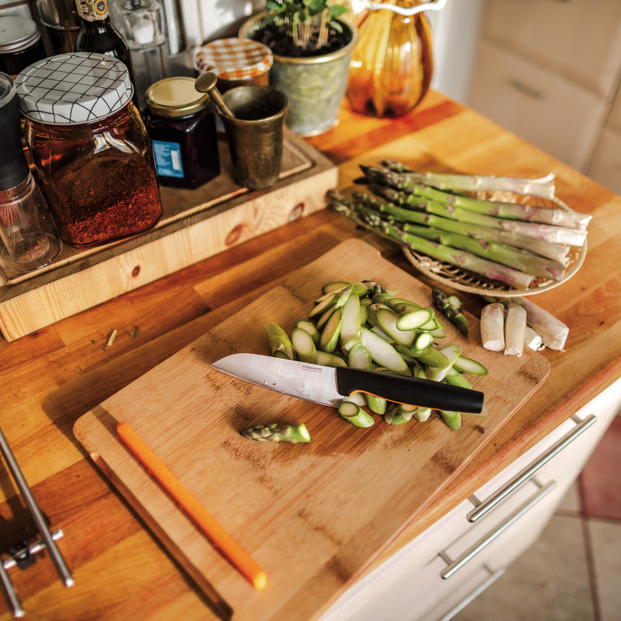 Functional Form Knife Block Bamboo + 3 Knives - Fiskars @ RoyalDesign