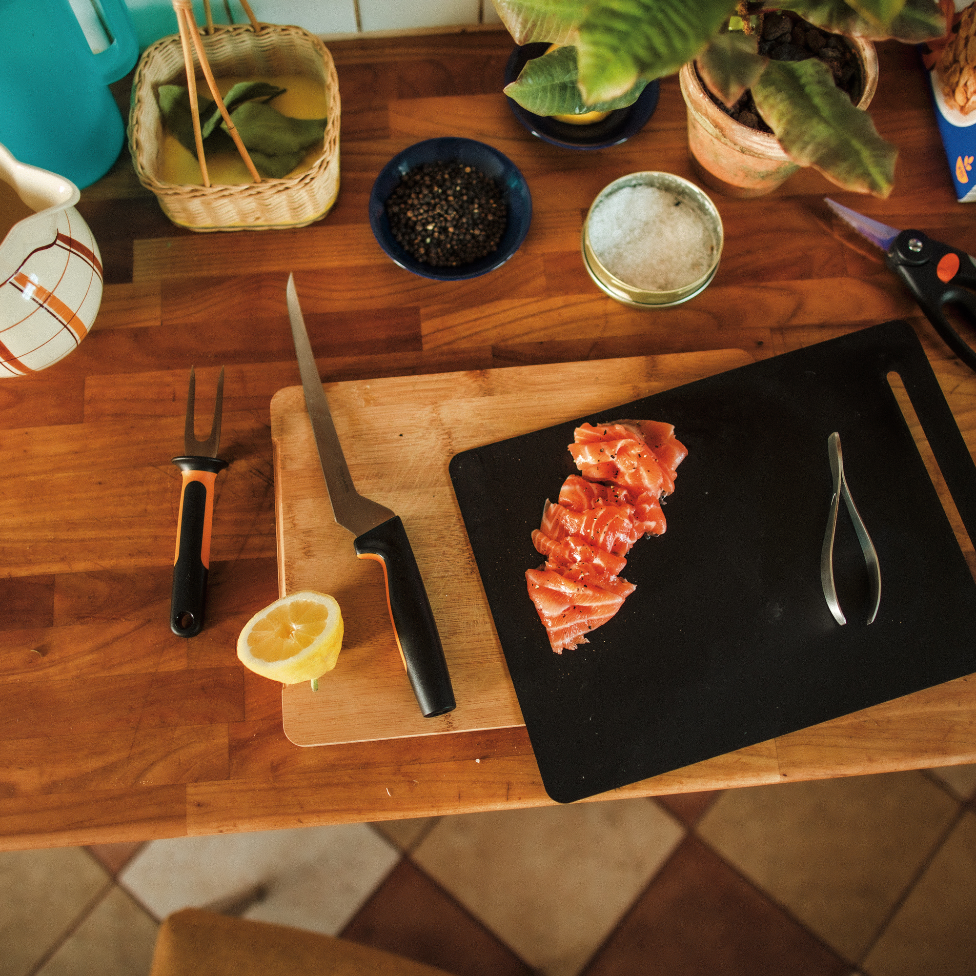 Functional Form Knife Block Bamboo + 3 Knives - Fiskars @ RoyalDesign